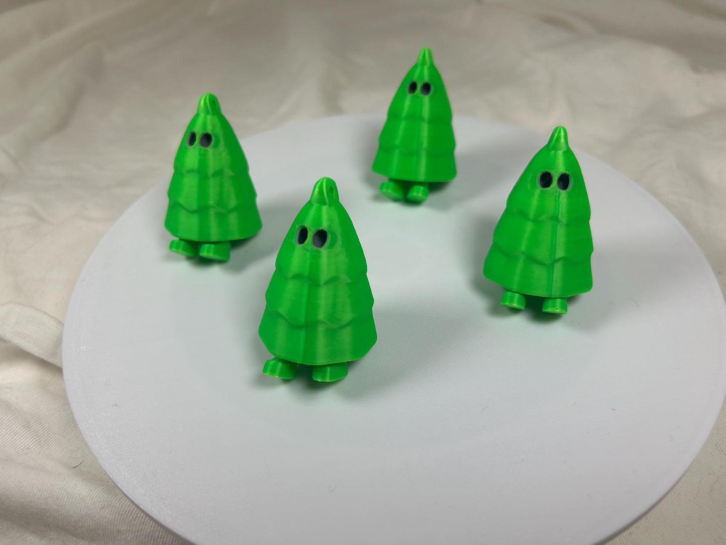 Weihnachtsbaum mit baumelnden Füßchen 4er Set - Weihnachtsdeko – Christbaumschmuck, Christbaumkugel, Weihnachtsbaumbehang