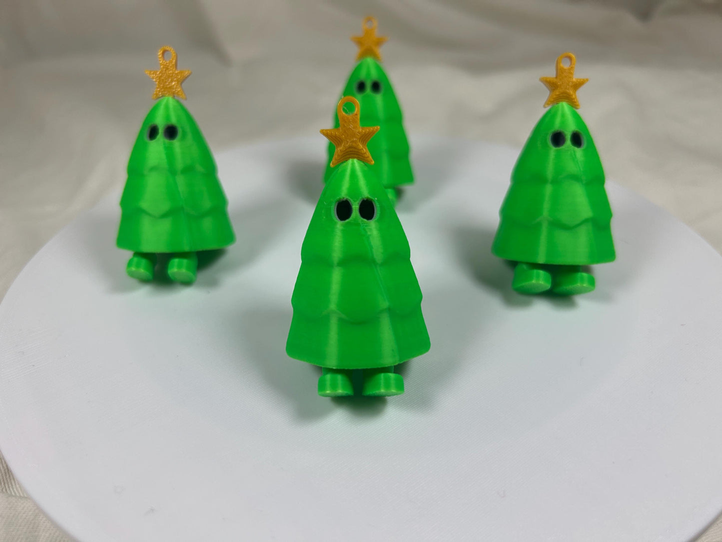 Weihnachtsbaum mit Stern 4er Set – Christbaumschmuck mit baumelnden Füßen und goldenem Stern, Weihnachtsdeko, Christbaumbehang