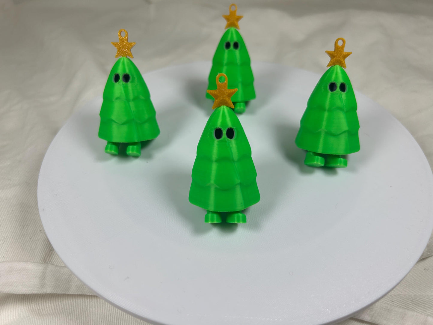 Weihnachtsbaum mit Stern 4er Set – Christbaumschmuck mit baumelnden Füßen und goldenem Stern, Weihnachtsdeko, Christbaumbehang