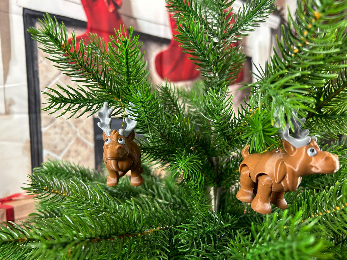 Elche mit Silbergeweih - 4er Set – Weihnachtsdeko | Christbaumschmuck | Christbaumbehang | Christbaumkugel | Mitbrinsel | Andenken