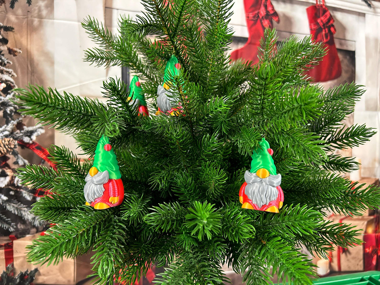 Weihnachtswichtel Gnom Zwerg Kobold 4er Set in Rot und Grün mit Silberbart – Moderne Weihnachtsdeko | Christbaumschmuck | Christbaumdeko