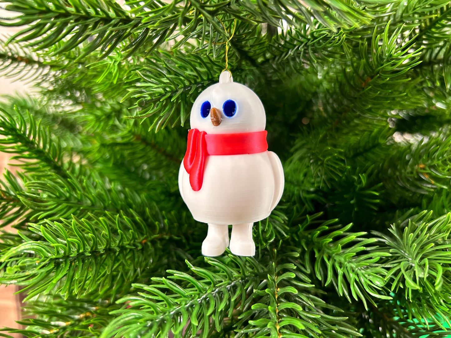 Schneemann mit rotem Schal 4er Set – Christbaumbehang - Festliche Weihnachtsdeko mit herabbaumelnden Füßchen – Christbaumschmuck