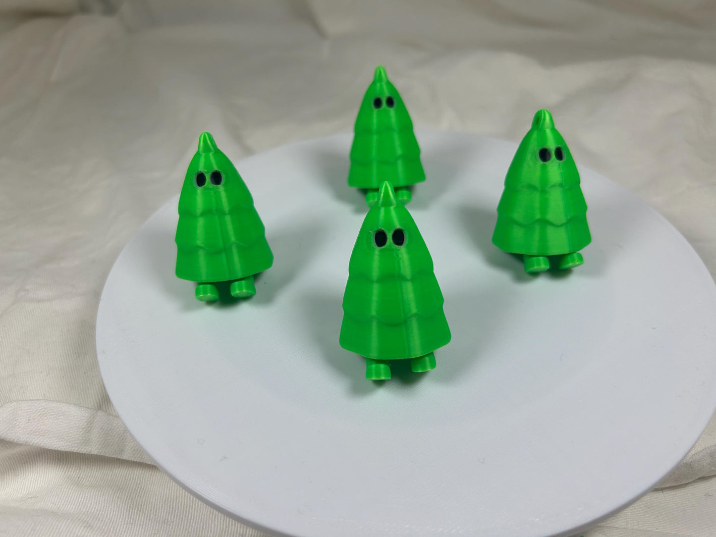 Weihnachtsbaum mit baumelnden Füßchen 4er Set - Weihnachtsdeko – Christbaumschmuck, Christbaumkugel, Weihnachtsbaumbehang