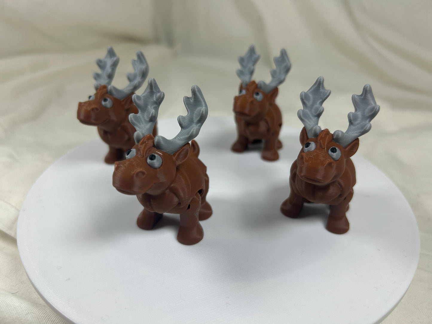 Elche mit Silbergeweih - 4er Set – Weihnachtsdeko | Christbaumschmuck | Christbaumbehang | Christbaumkugel | Mitbrinsel | Andenken