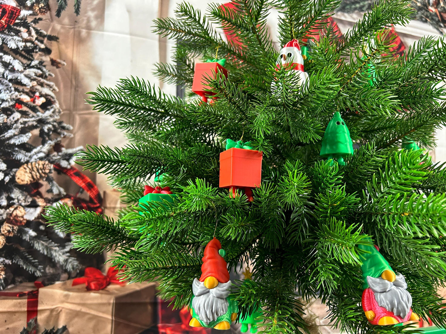 Christbaumschmuck 16-teiliges Set – Schneemänner, Weihnachtswichtel, Geschenke & Weihnachtsbäume in festlichen Farben - Weihnachtsdeko