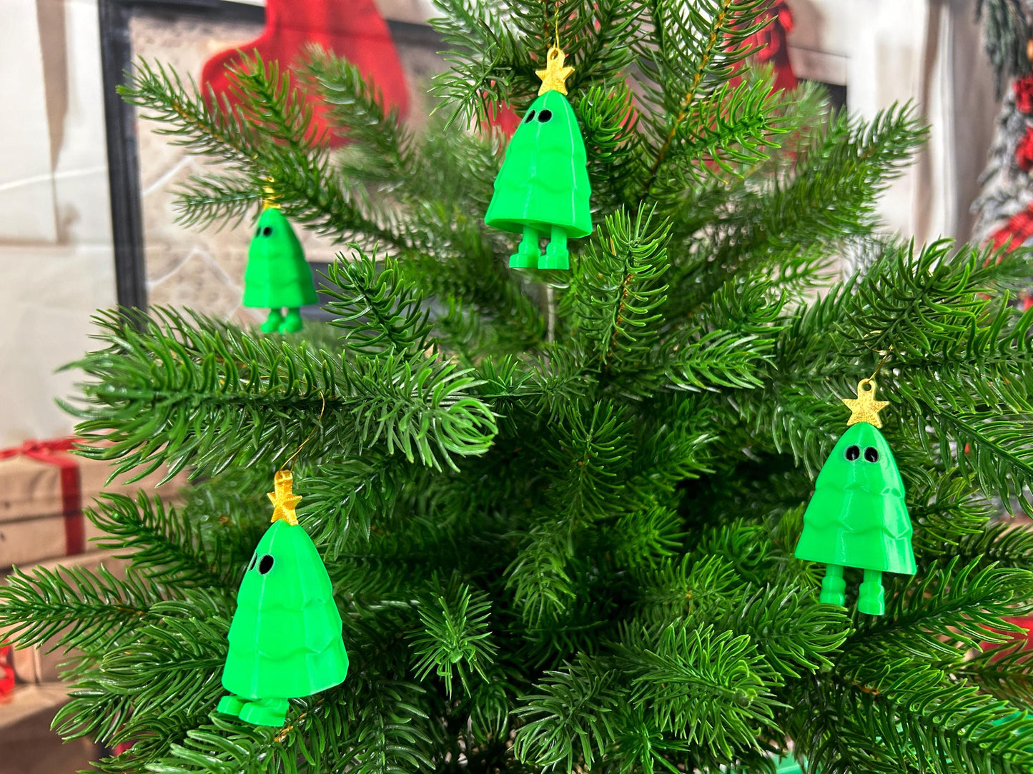 Weihnachtsbaum mit Stern 4er Set – Christbaumschmuck mit baumelnden Füßen und goldenem Stern, Weihnachtsdeko, Christbaumbehang