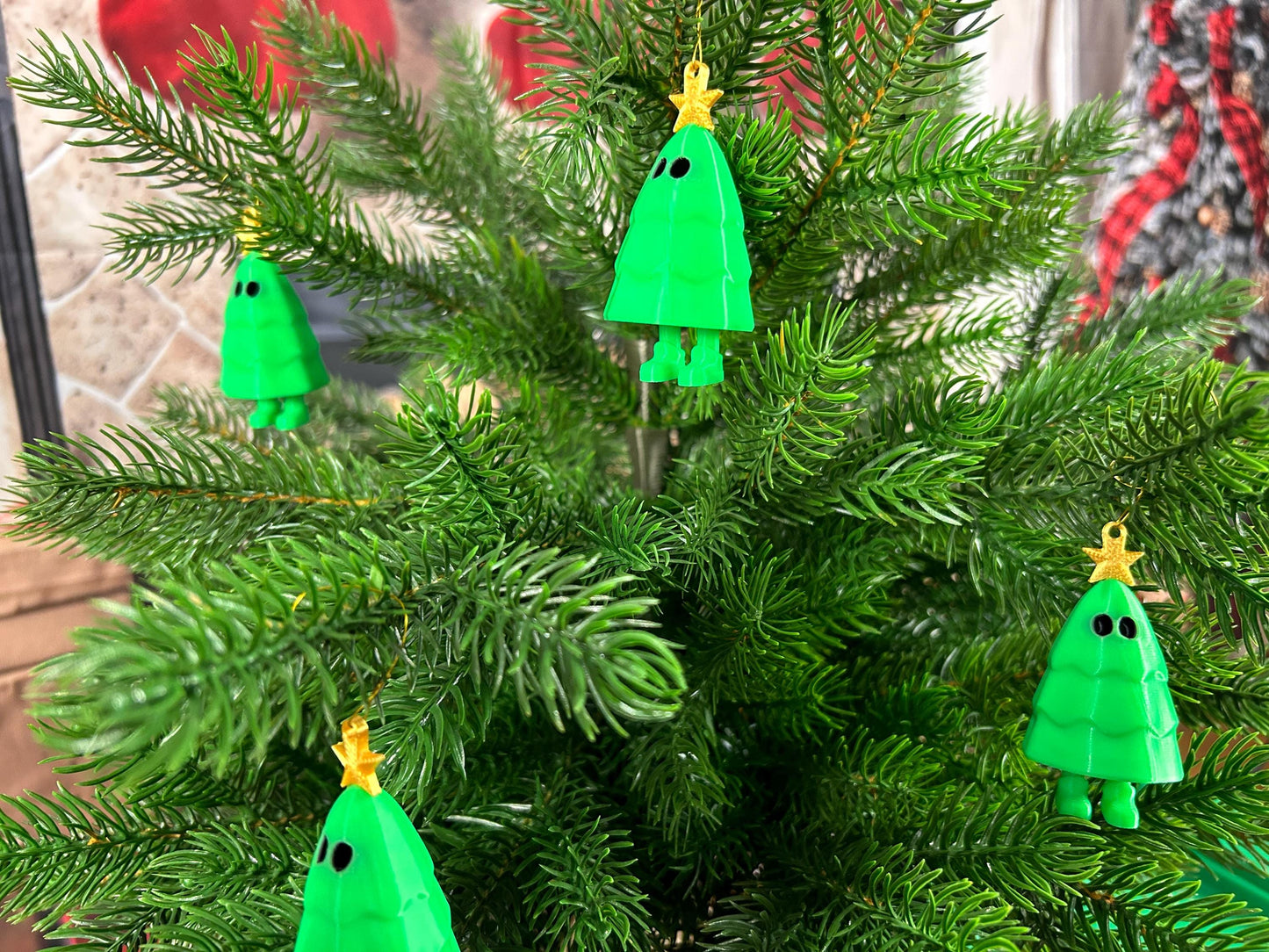Weihnachtsbaum mit Stern 4er Set – Christbaumschmuck mit baumelnden Füßen und goldenem Stern, Weihnachtsdeko, Christbaumbehang