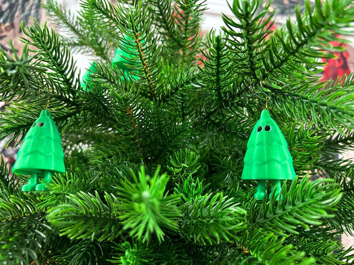Weihnachtsbaum mit baumelnden Füßchen 4er Set - Weihnachtsdeko – Christbaumschmuck, Christbaumkugel, Weihnachtsbaumbehang