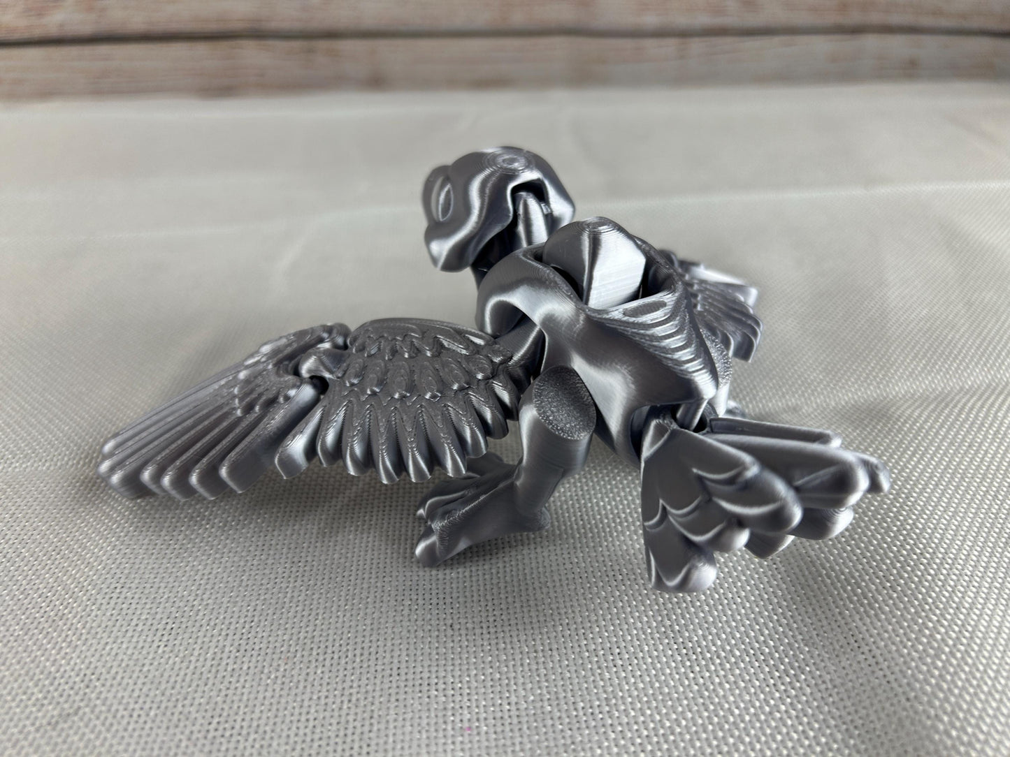 Silberrabe, silberne Krähe beweglich mit Flügelschlag-Funktion – Kunstvolle Dekoration aus SILK PLA