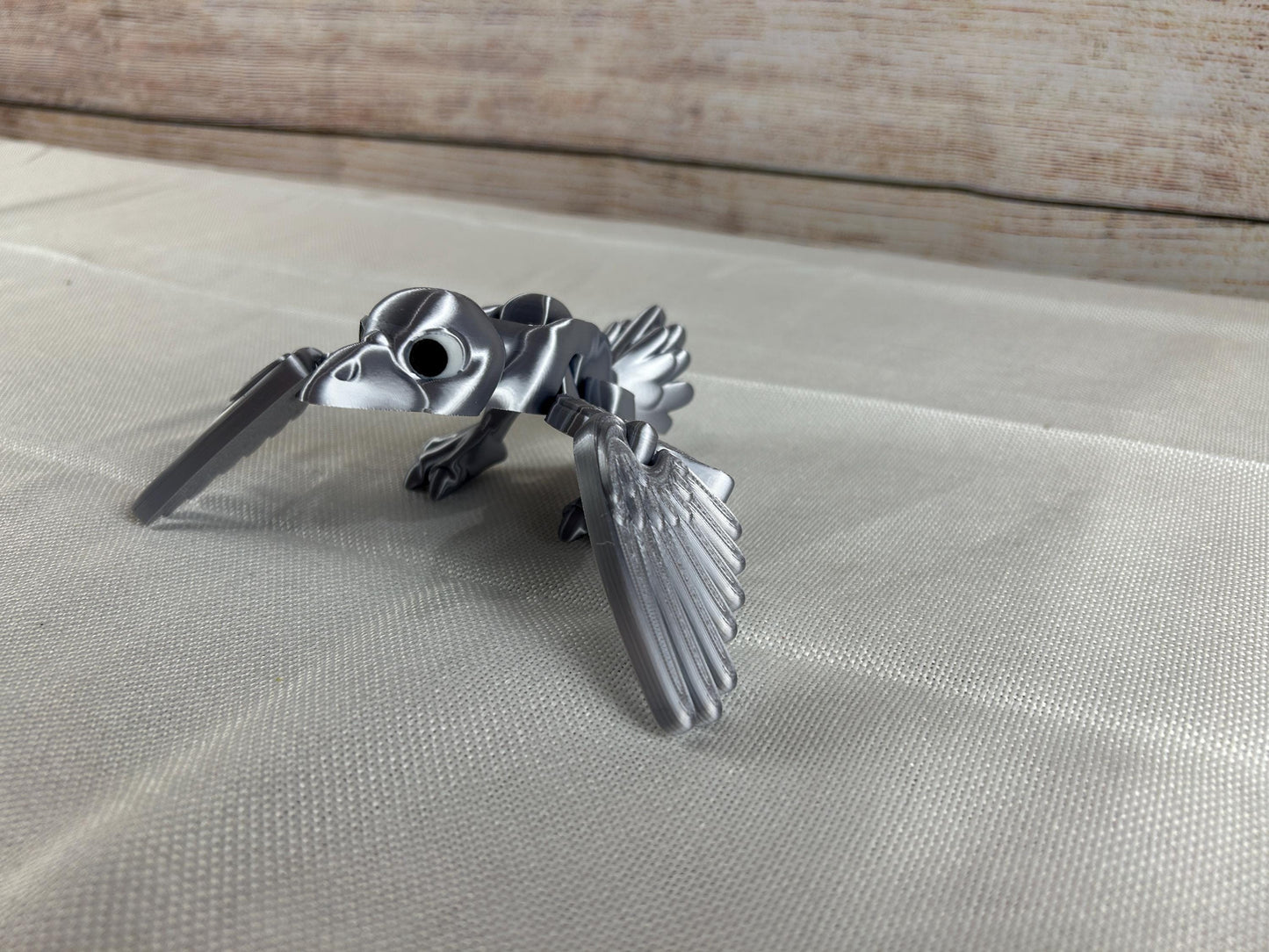 Silberrabe, silberne Krähe beweglich mit Flügelschlag-Funktion – Kunstvolle Dekoration aus SILK PLA