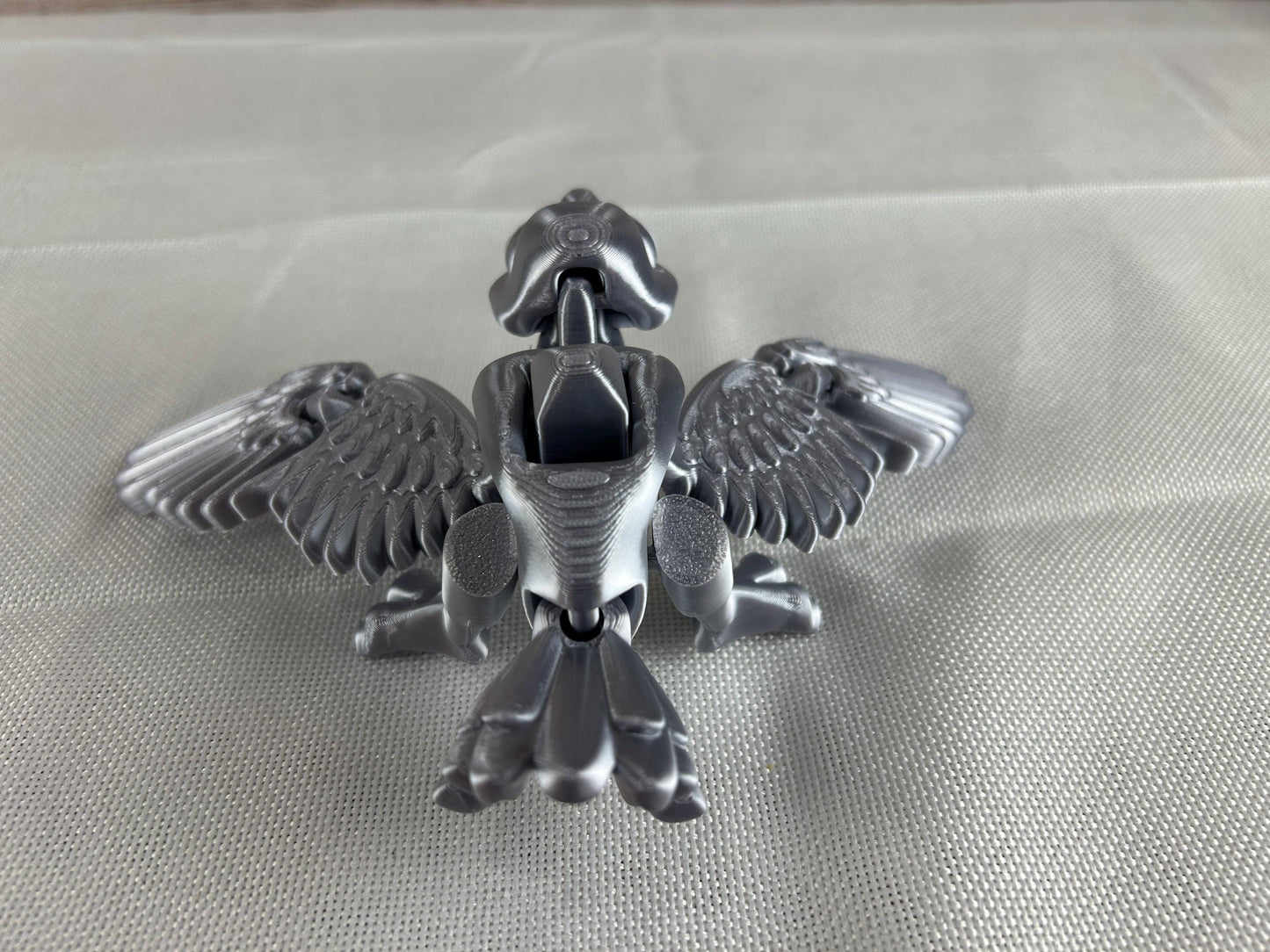 Silberrabe, silberne Krähe beweglich mit Flügelschlag-Funktion – Kunstvolle Dekoration aus SILK PLA