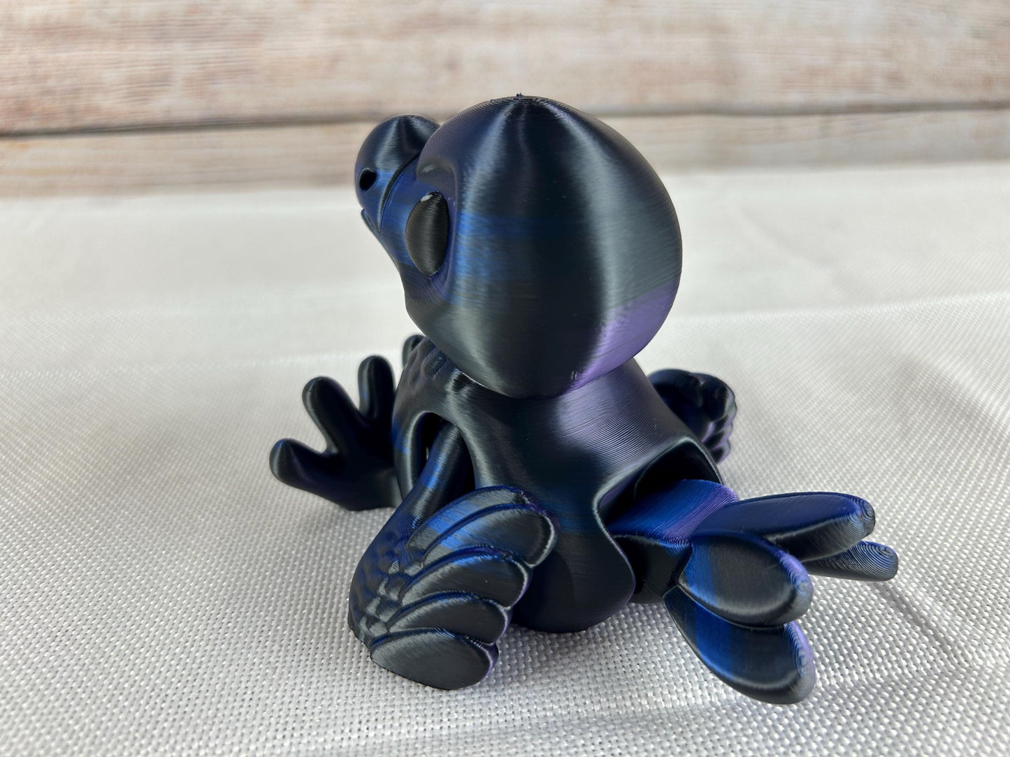 Dodo – Interaktive bewegliche 3D-gedruckte Figur in Dunkelblau, flattert mit den Flügeln wenn man die Beine bewegt - Deko-Highlight
