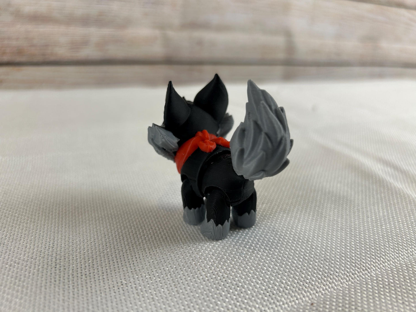 Nachtterrier schwarz-grau mit rotem Halstuch, bewegliche Figur, PLA Deko-Terrier, einzigartige Geschenkidee für Hundeliebhaber