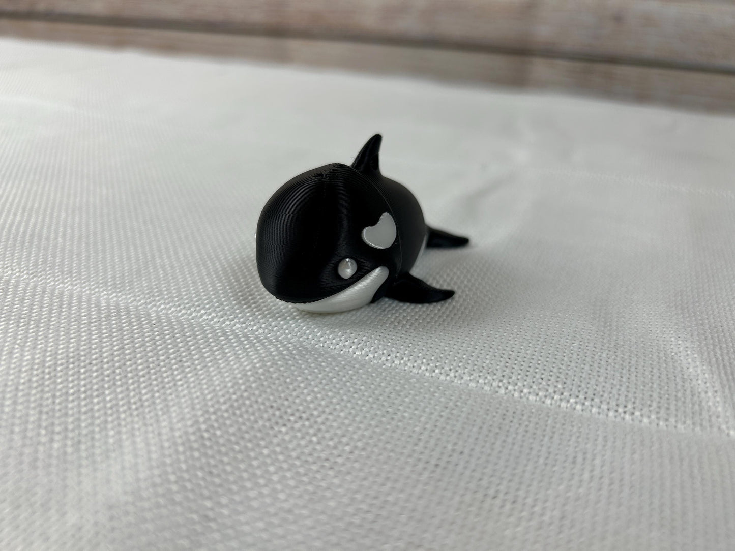 Orca beweglich, schwarz-weiß, aus PLA – Bewegliche Figur für Meeresliebhaber, Regal- Tischdekoration, niedliche Figur, Wohnaccessoire