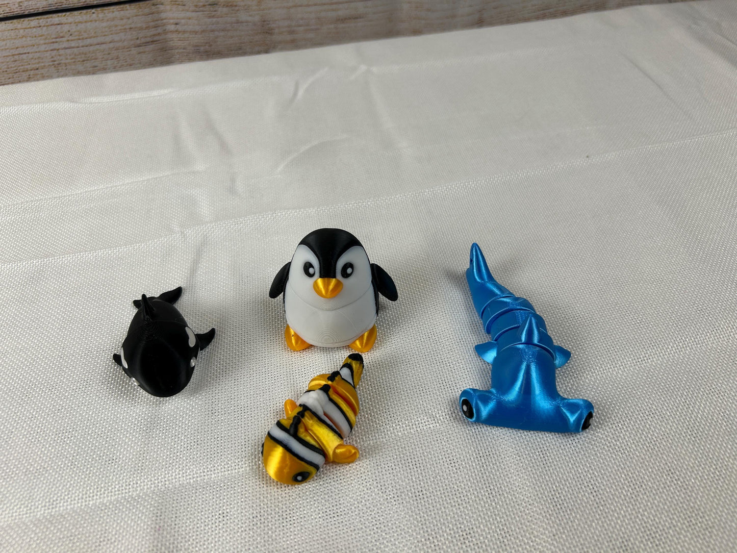 Meerestier-Set - Orca, Pinguin, Clownfisch und Hammerhai aus PLA, maritime Deko, bewegliche Figuren für Ozean-Fans, Geschenk Meeresliebhaber