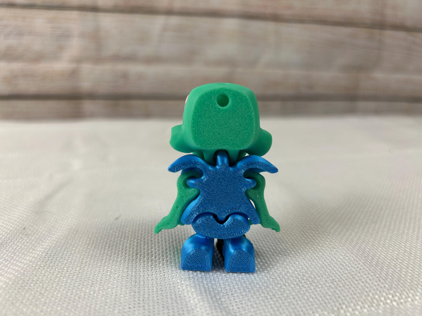 Zombie beweglich, grün/türkis-blau aus PLA, bewegliche Figur, dekoratives Wohnaccessoire mit sichtbarem Gehirn, Sammlerstück, Tischdeko