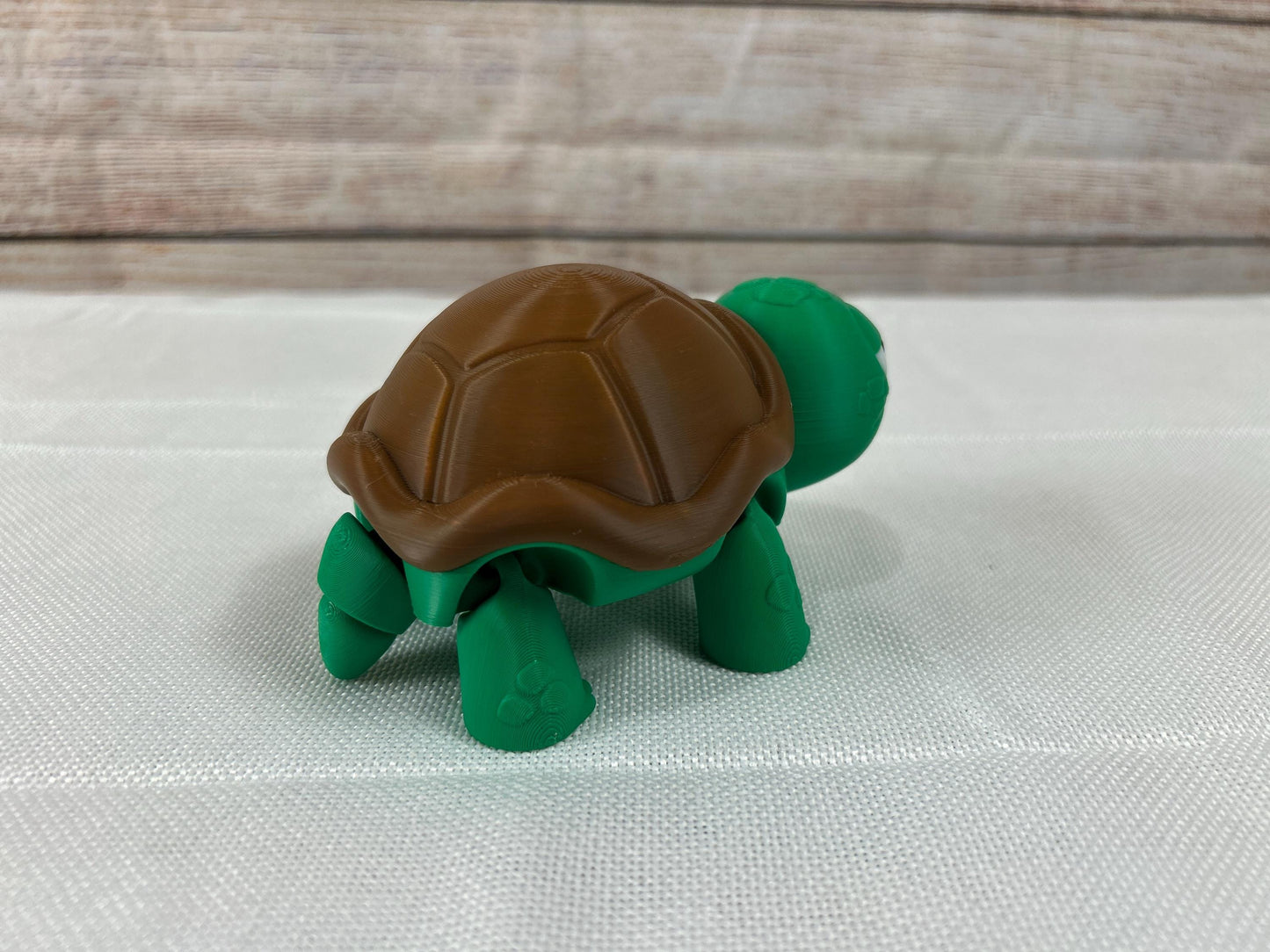 Schildkröte total gelangweilt, beweglich, dunkelgrün mit braunem Panzer aus PLA, kunstvolles Highlight, Regaldeko, Tischdeko