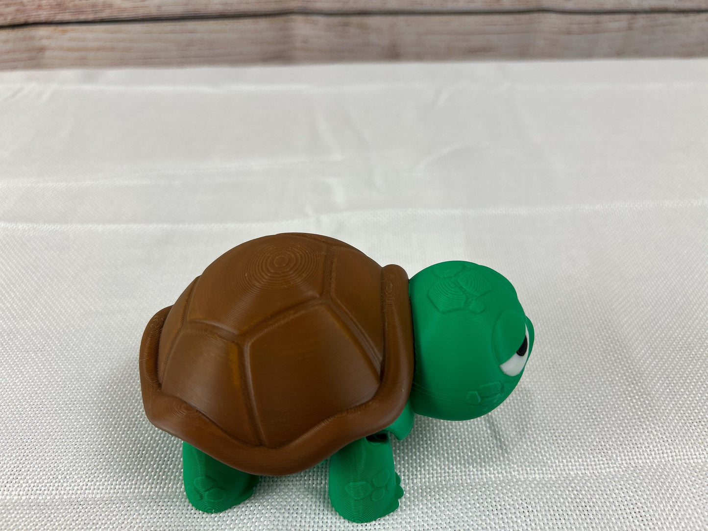 Schildkröte total gelangweilt, beweglich, dunkelgrün mit braunem Panzer aus PLA, kunstvolles Highlight, Regaldeko, Tischdeko
