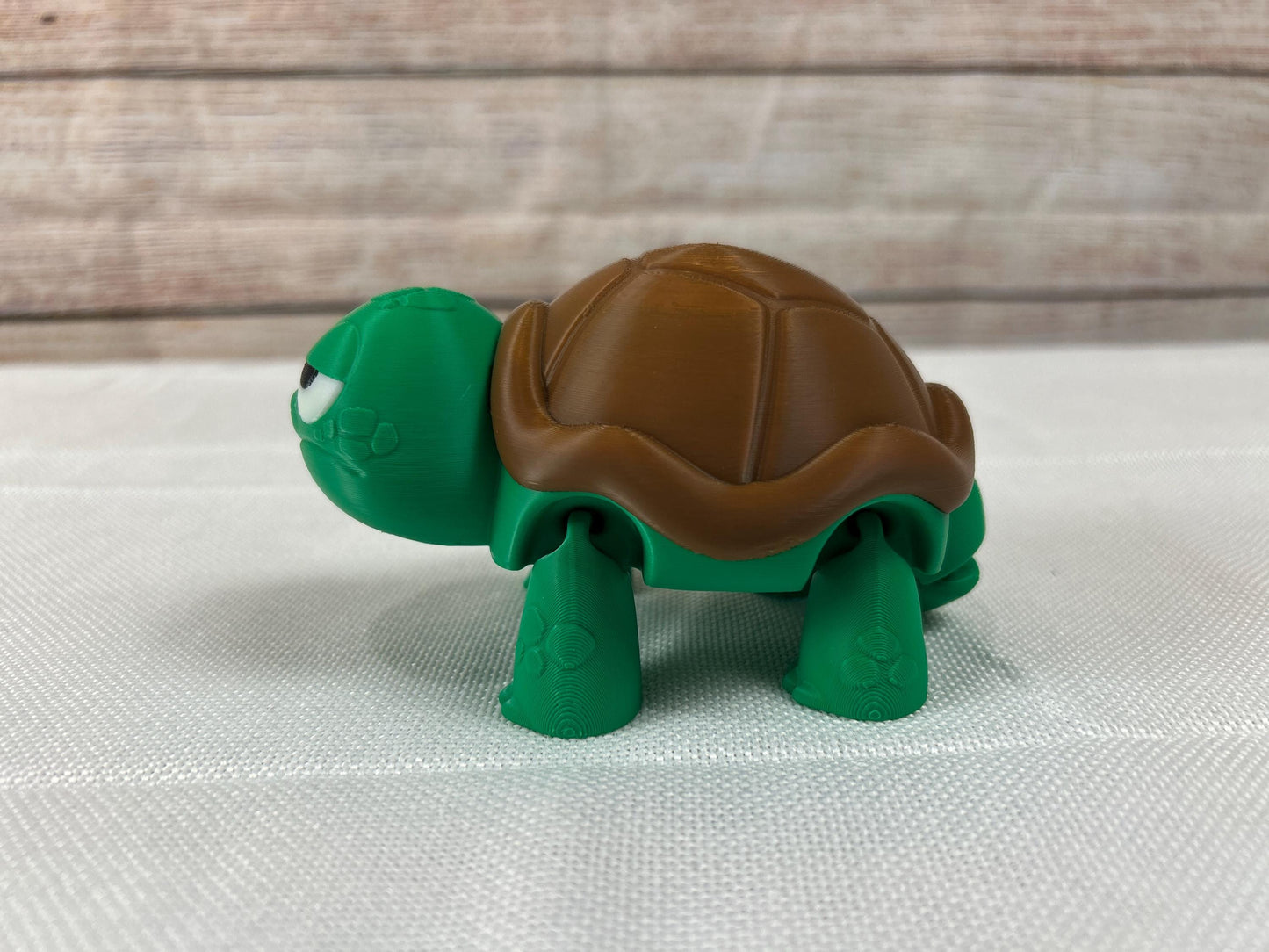 Schildkröte total gelangweilt, beweglich, dunkelgrün mit braunem Panzer aus PLA, kunstvolles Highlight, Regaldeko, Tischdeko