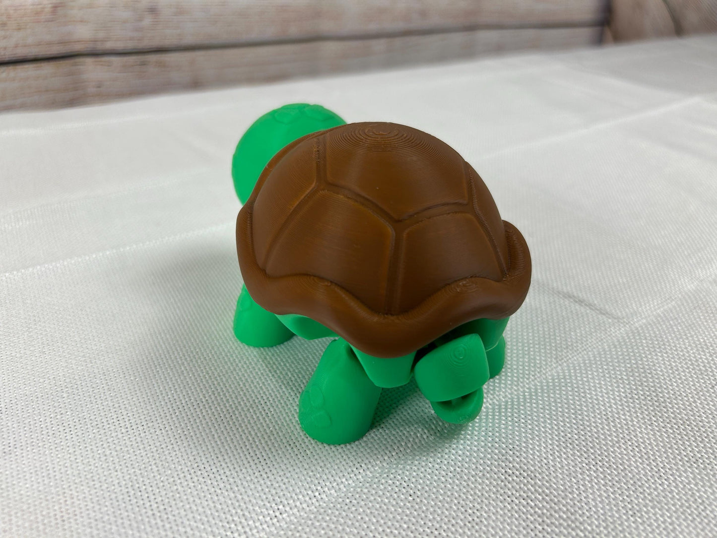 Schildkröte total erstaunt, beweglich, dunkelgrün mit braunem Panzer aus PLA – bewegliches Design, Highlight, Regaldeko, Tischdeko