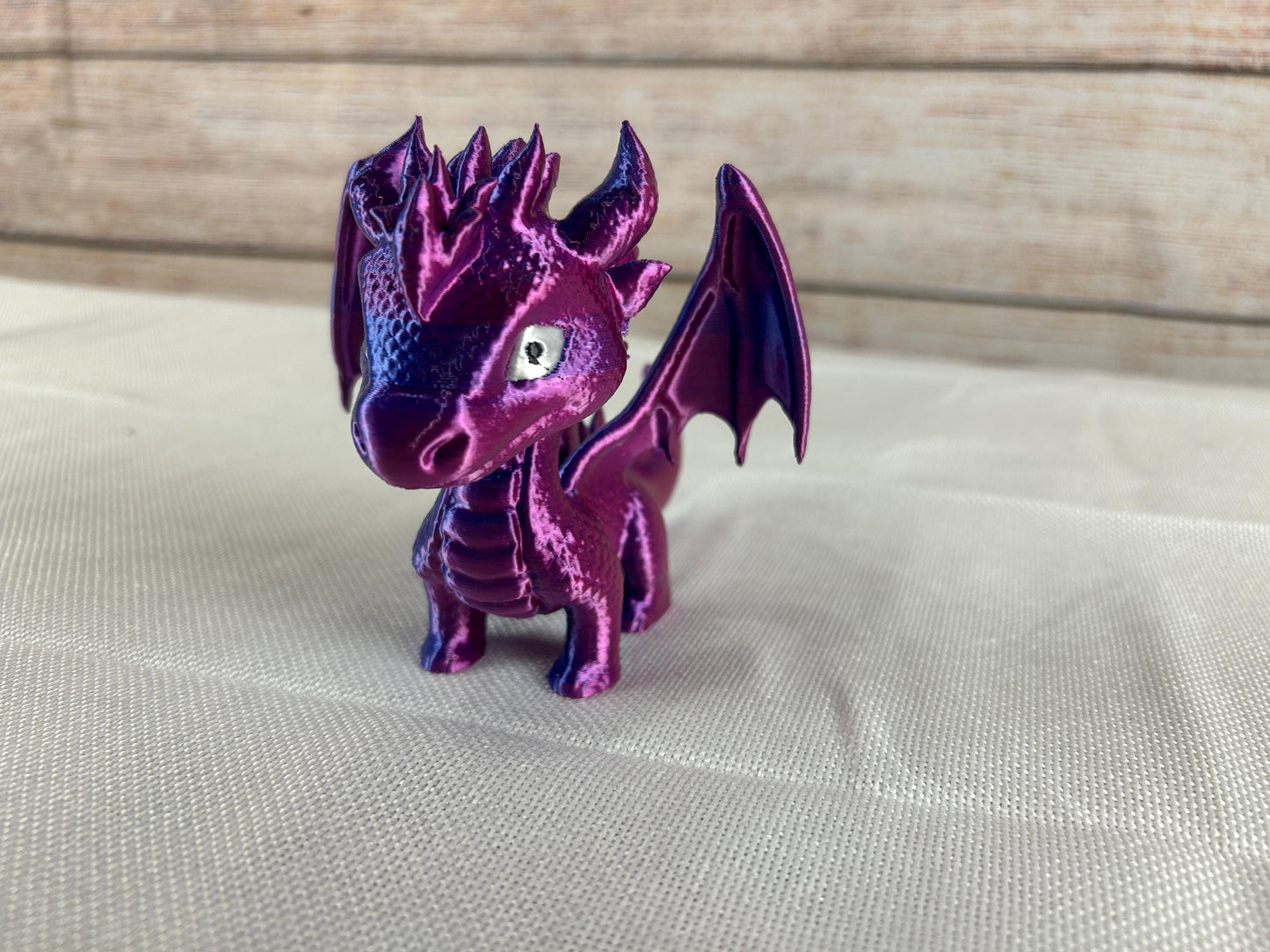 süßer Fantasydrache Violett, Geschenkidee, Sammlerstück, Dungeons & Dragons
