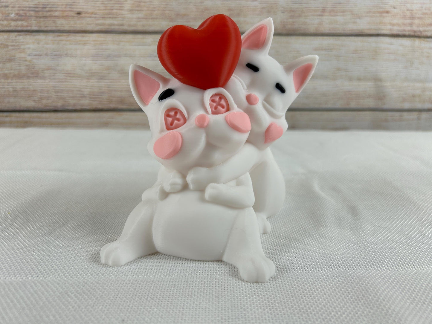 verliebtes Katzenpaar mit rotem Herz, Katzenstatue, Romantisches Deko-Highlight aus PLA handgefertigtes Geschenk für Katzenliebhaber