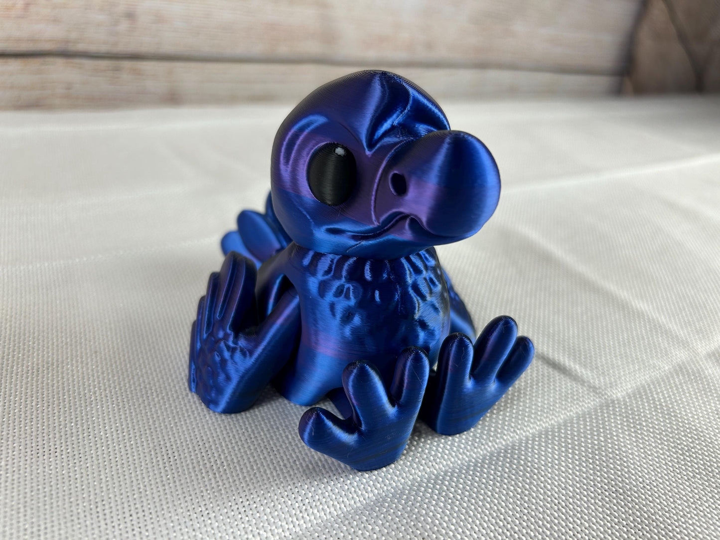 Dodo – Interaktive bewegliche 3D-gedruckte Figur in Dunkelblau, flattert mit den Flügeln wenn man die Beine bewegt - Deko-Highlight