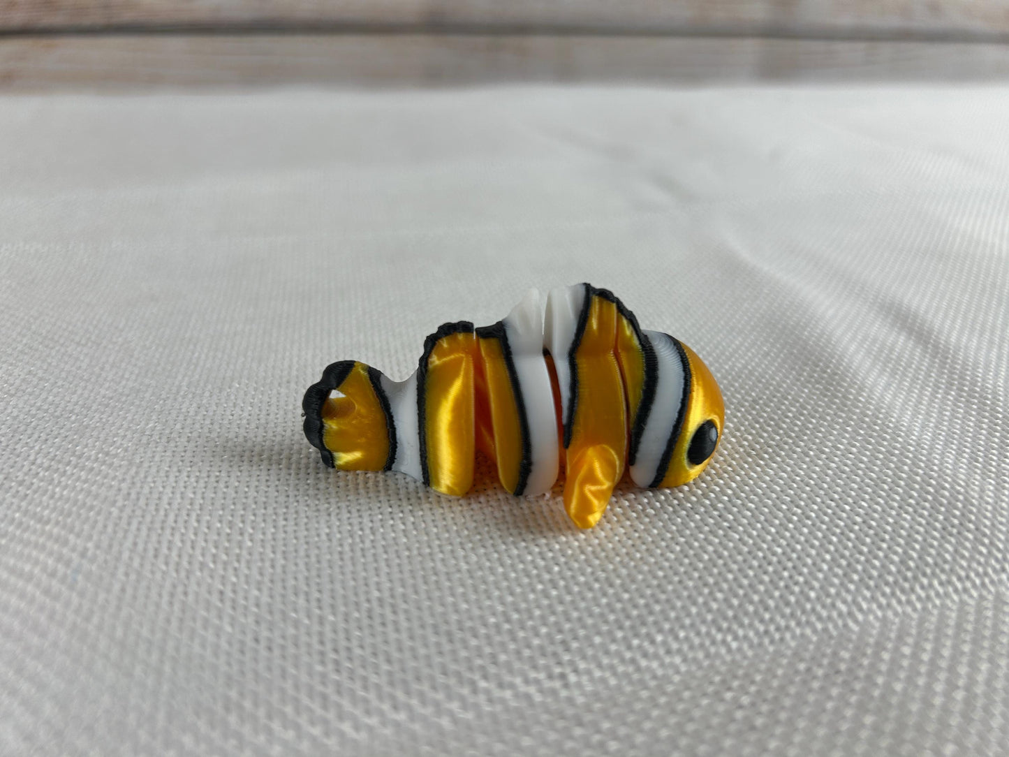 Clownfisch beweglich aus Silk PLA in Orange, Schwarz und Weiß – Meeresbewohner, Deko-Tier – Perfekt für Ozean-Liebhaber & Geschenkideen