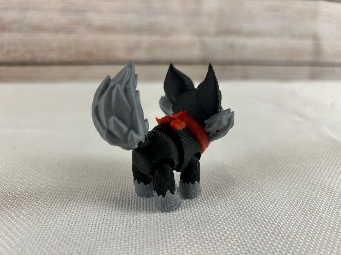 Nachtterrier schwarz-grau mit rotem Halstuch, bewegliche Figur, PLA Deko-Terrier, einzigartige Geschenkidee für Hundeliebhaber