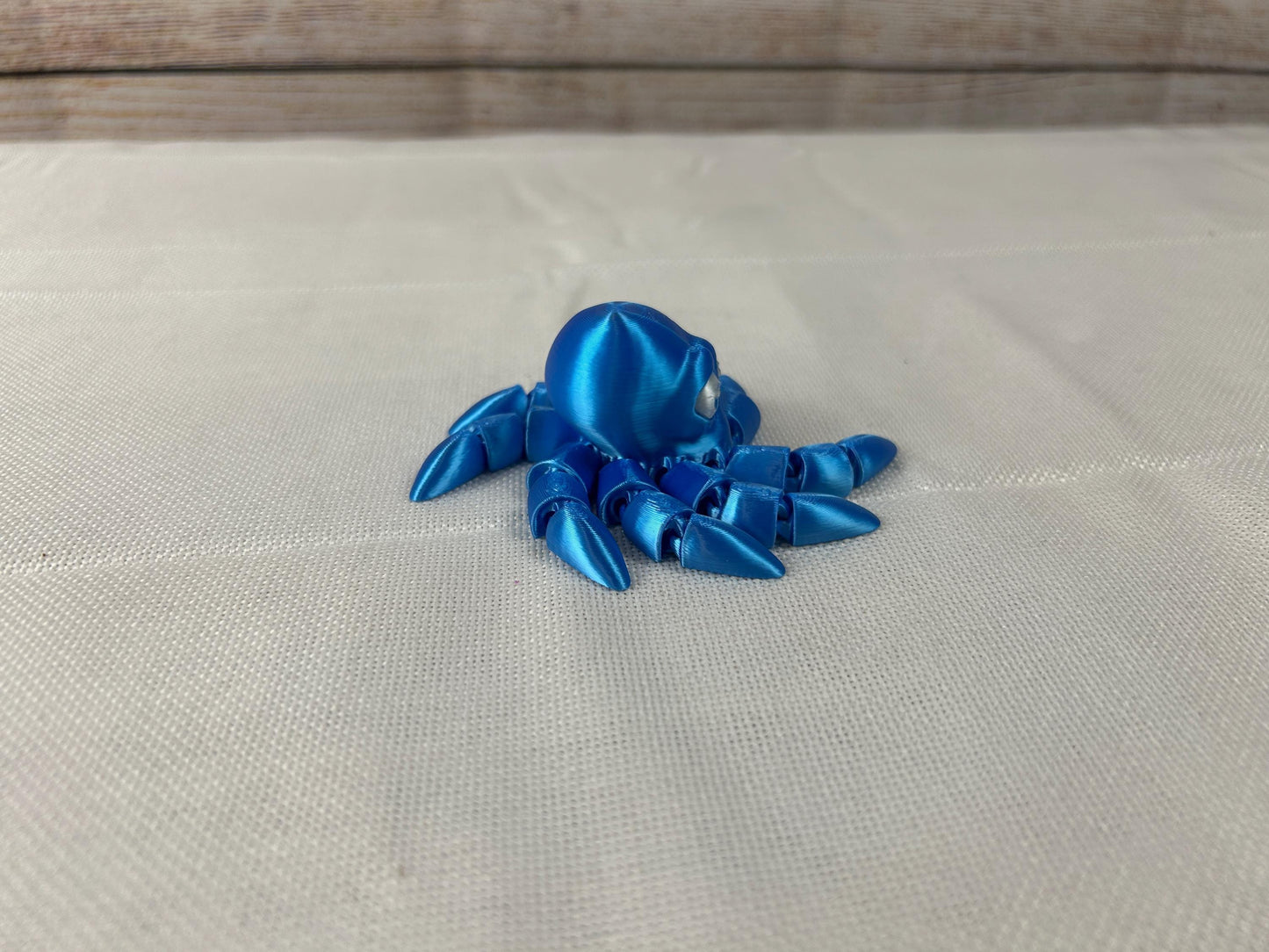 Octopus beweglich, himmelblau seidig-glänzend aus SILK PLA, Deko-Octopus, Regaldeko, Tischdeko – Geschenkidee, Meeresbewohner