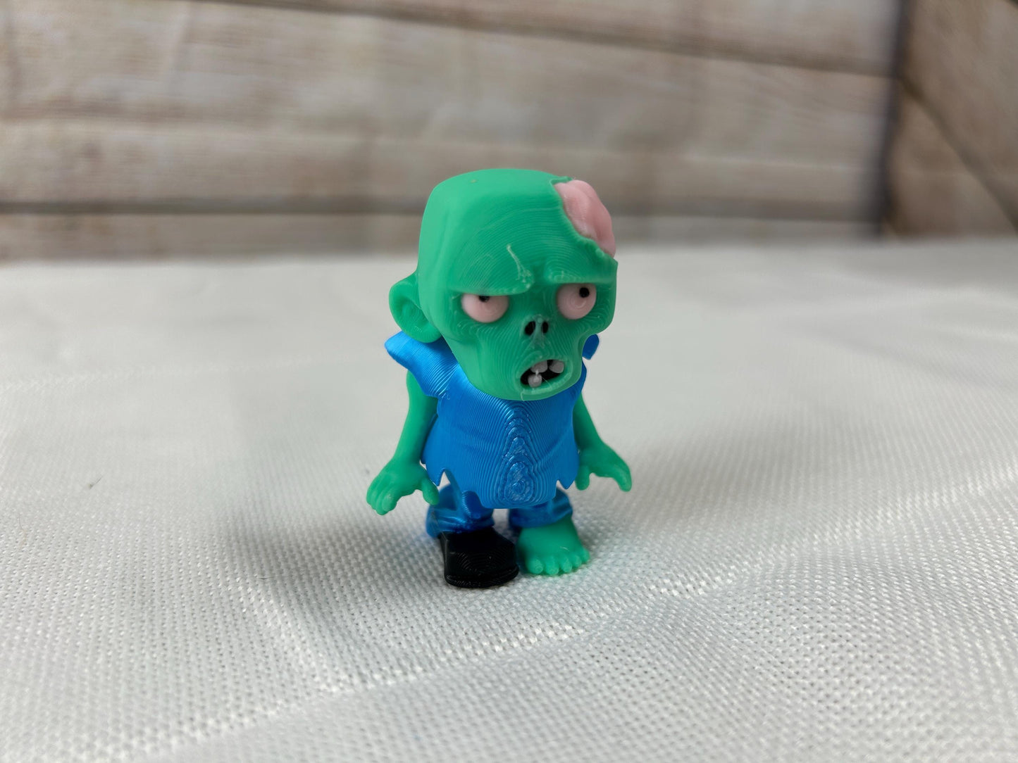Zombie beweglich, grün/türkis-blau aus PLA, bewegliche Figur, dekoratives Wohnaccessoire mit sichtbarem Gehirn, Sammlerstück, Tischdeko