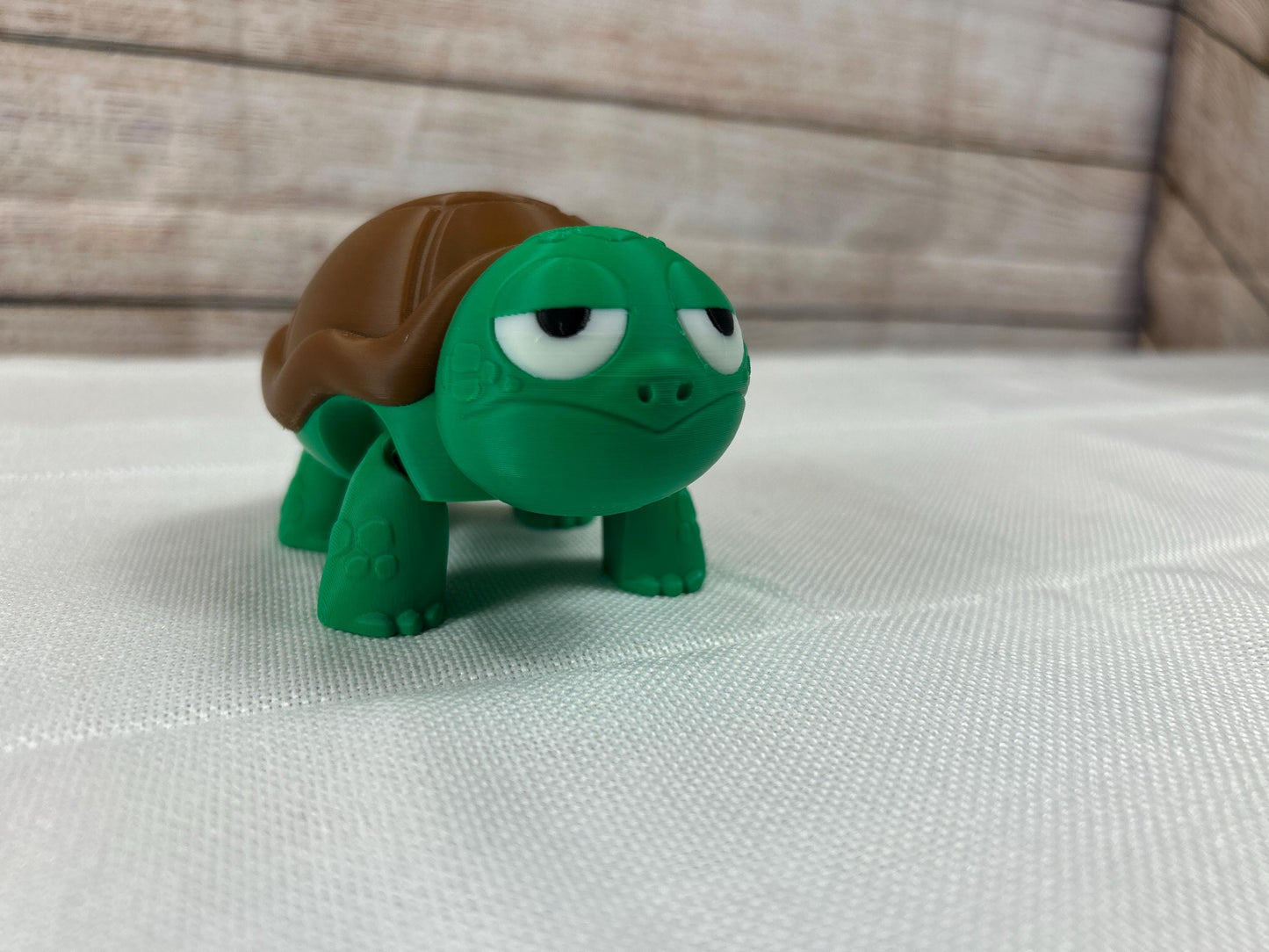 Schildkröte total gelangweilt, beweglich, dunkelgrün mit braunem Panzer aus PLA, kunstvolles Highlight, Regaldeko, Tischdeko