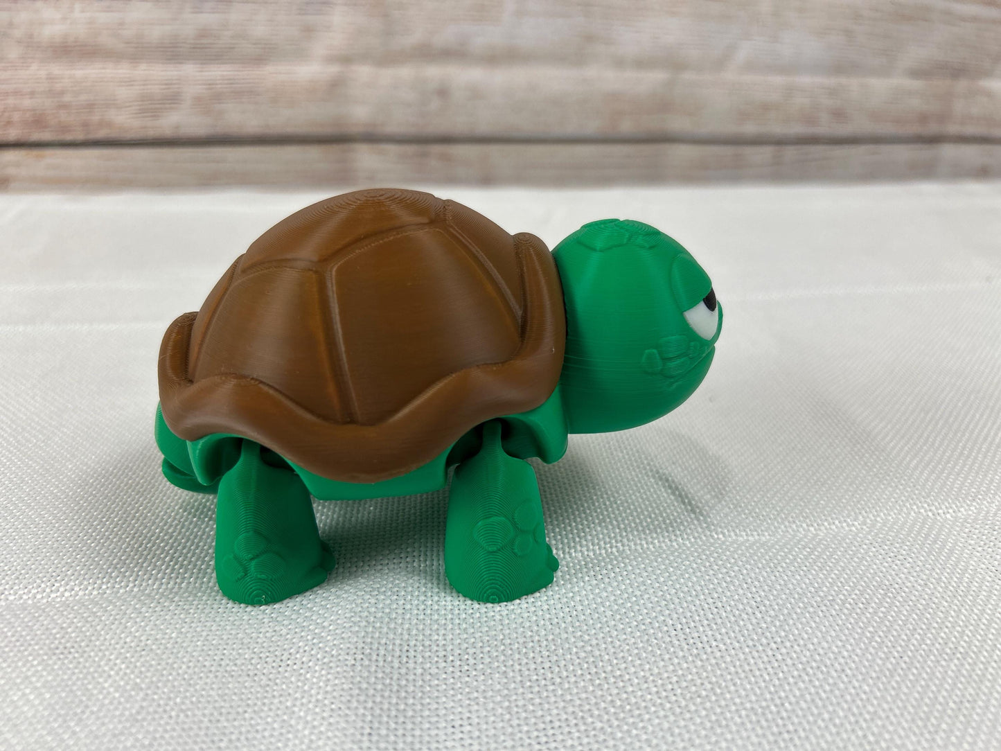 Schildkröte total gelangweilt, beweglich, dunkelgrün mit braunem Panzer aus PLA, kunstvolles Highlight, Regaldeko, Tischdeko