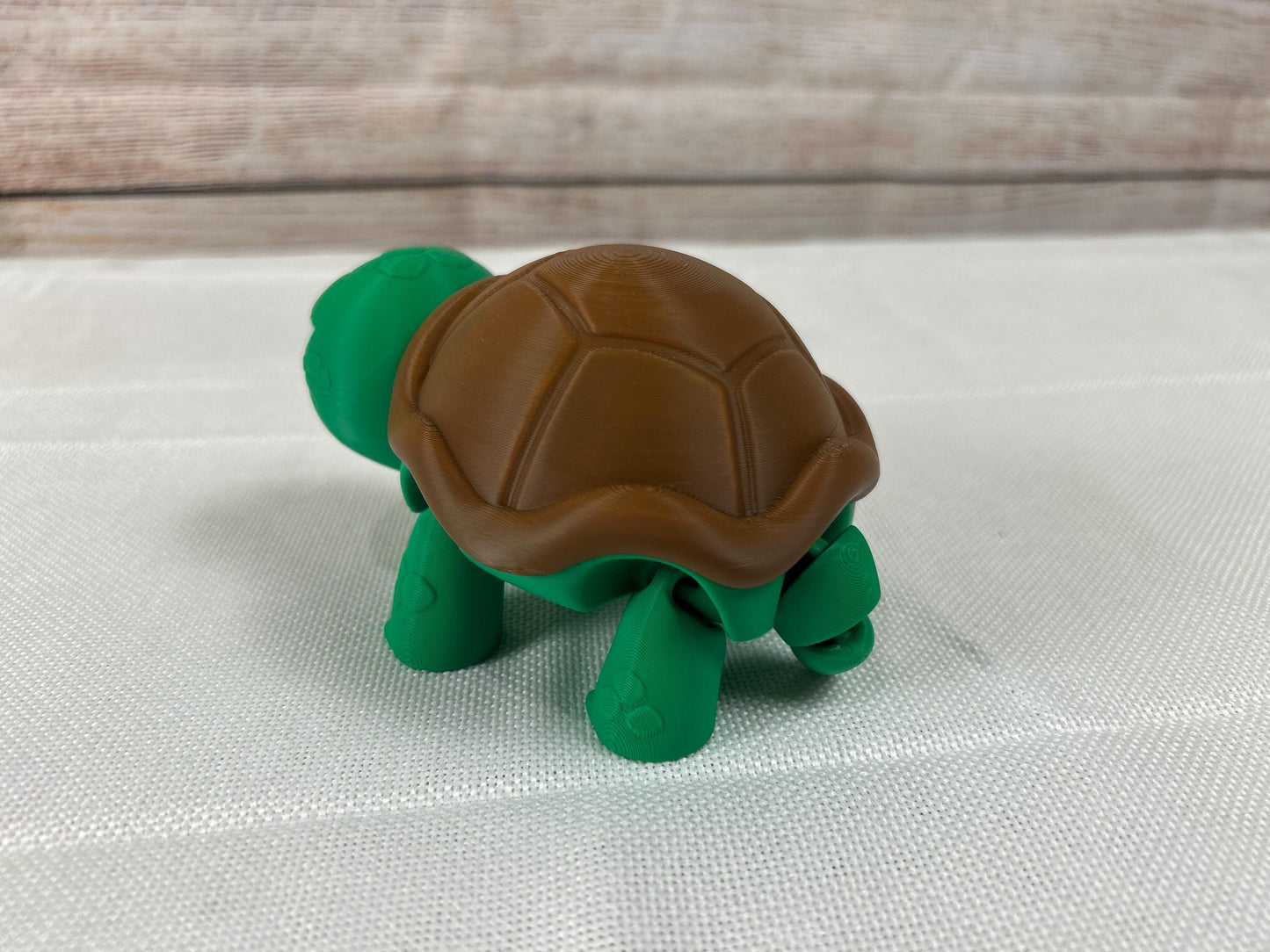 Schildkröte total gelangweilt, beweglich, dunkelgrün mit braunem Panzer aus PLA, kunstvolles Highlight, Regaldeko, Tischdeko