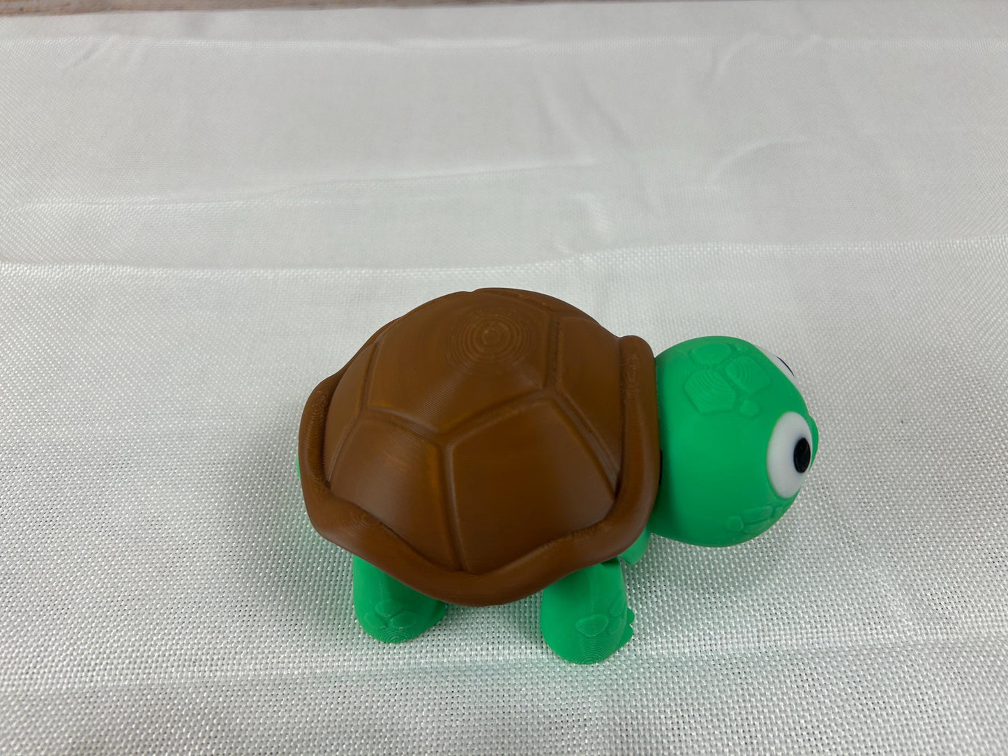 Schildkröte total erstaunt, beweglich, dunkelgrün mit braunem Panzer aus PLA – bewegliches Design, Highlight, Regaldeko, Tischdeko