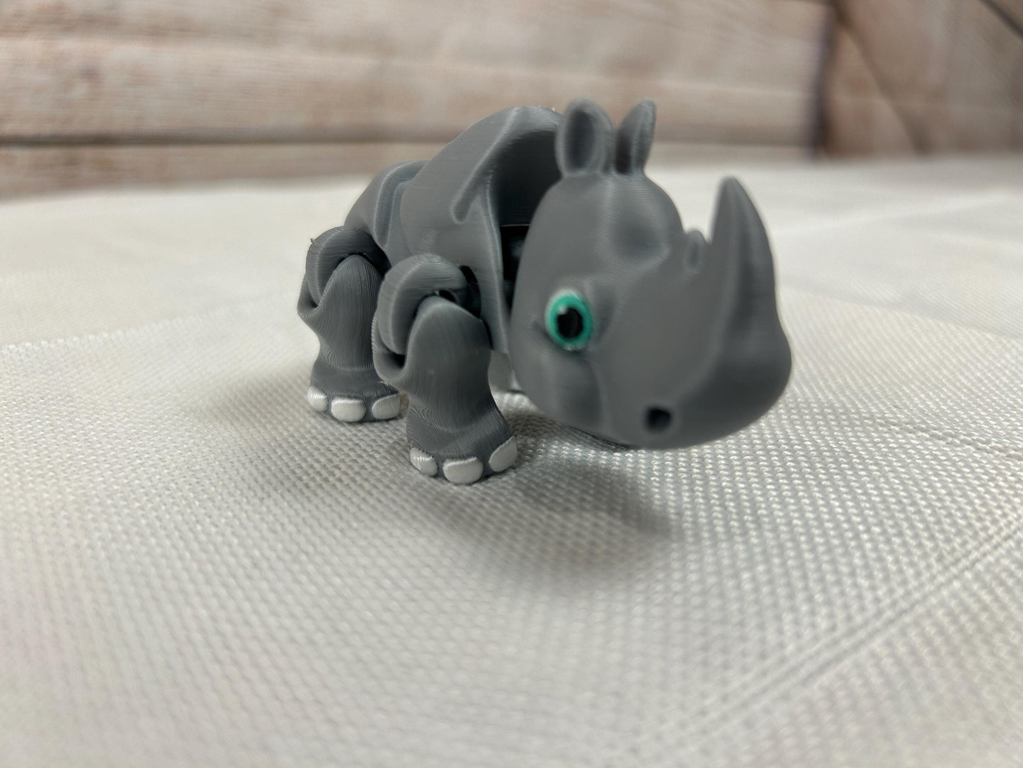 Rhinozeros, grau, beweglich, mit Laufmechanismus aus PLA, bewegliche Gliedmaßen – Graue Dekofigur mit Laufmechanismus, Regaldeko, Tischdeko