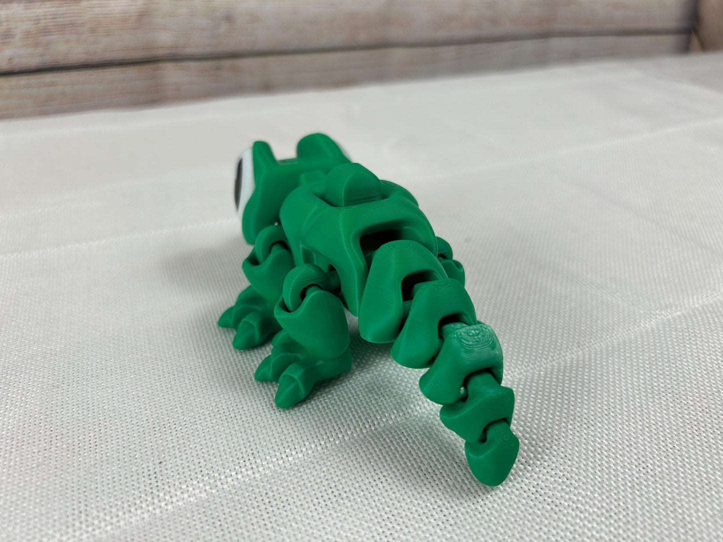 Krokodil, dunkelgrün, beweglich, mit Schnappmechanismus, Alligator, dunkelgrüne bewegliche Dekofigur mit zuschnappendem Maul, Schreibtischde