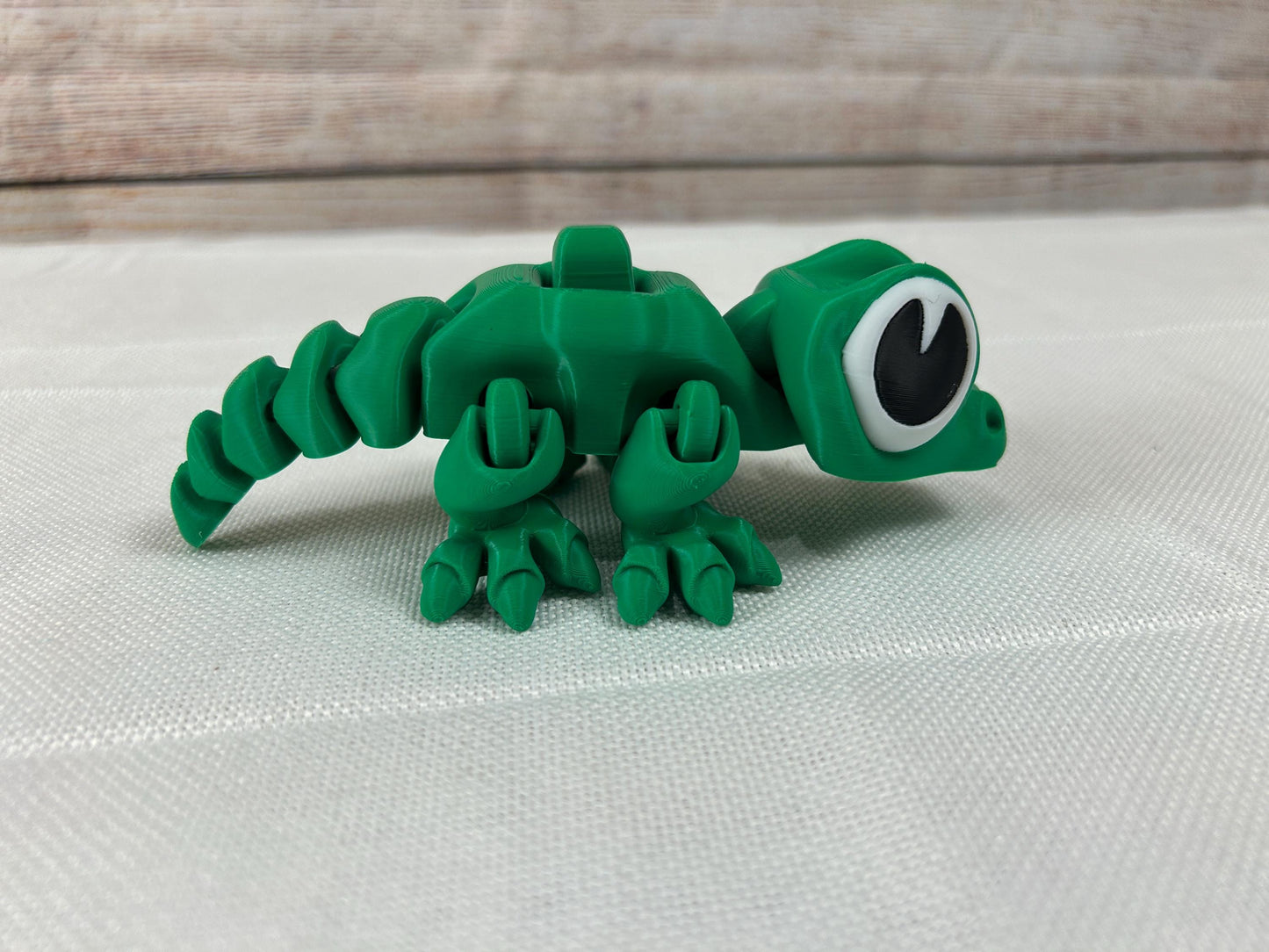Krokodil, dunkelgrün, beweglich, mit Schnappmechanismus, Alligator, dunkelgrüne bewegliche Dekofigur mit zuschnappendem Maul, Schreibtischde
