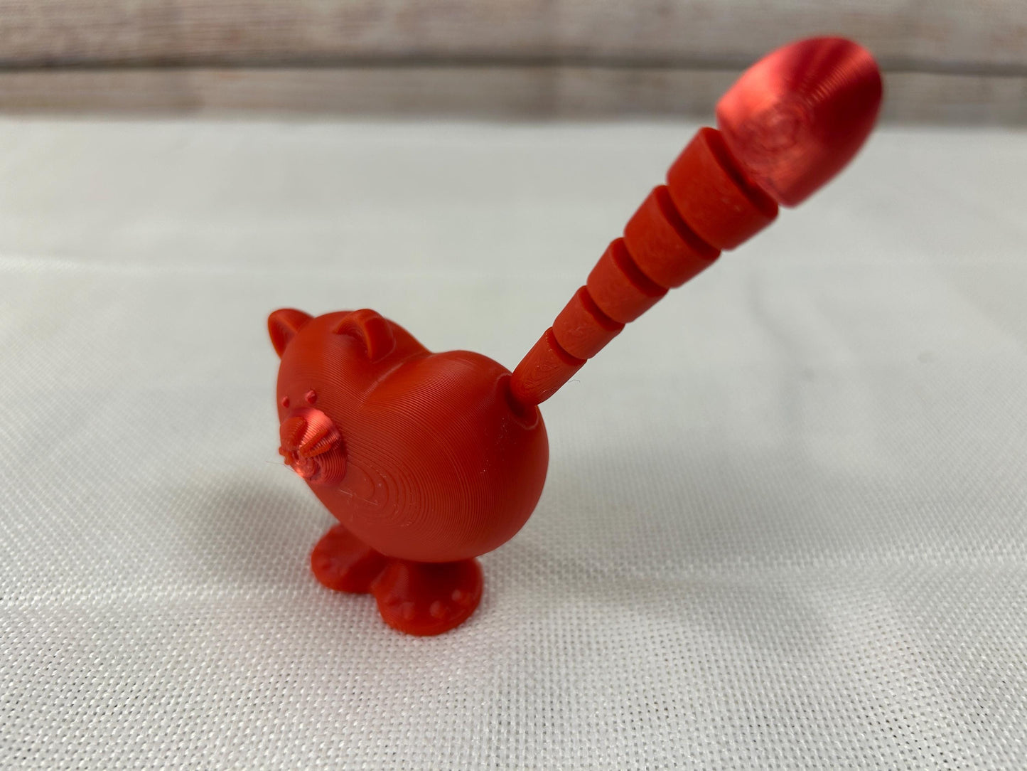 Herzkatze aus PLA, einzigartiges 3D-Dekorationsstück in Rot mit beweglichem Schweif, perfektes Geschenk für Valentinstag & besondere Momente