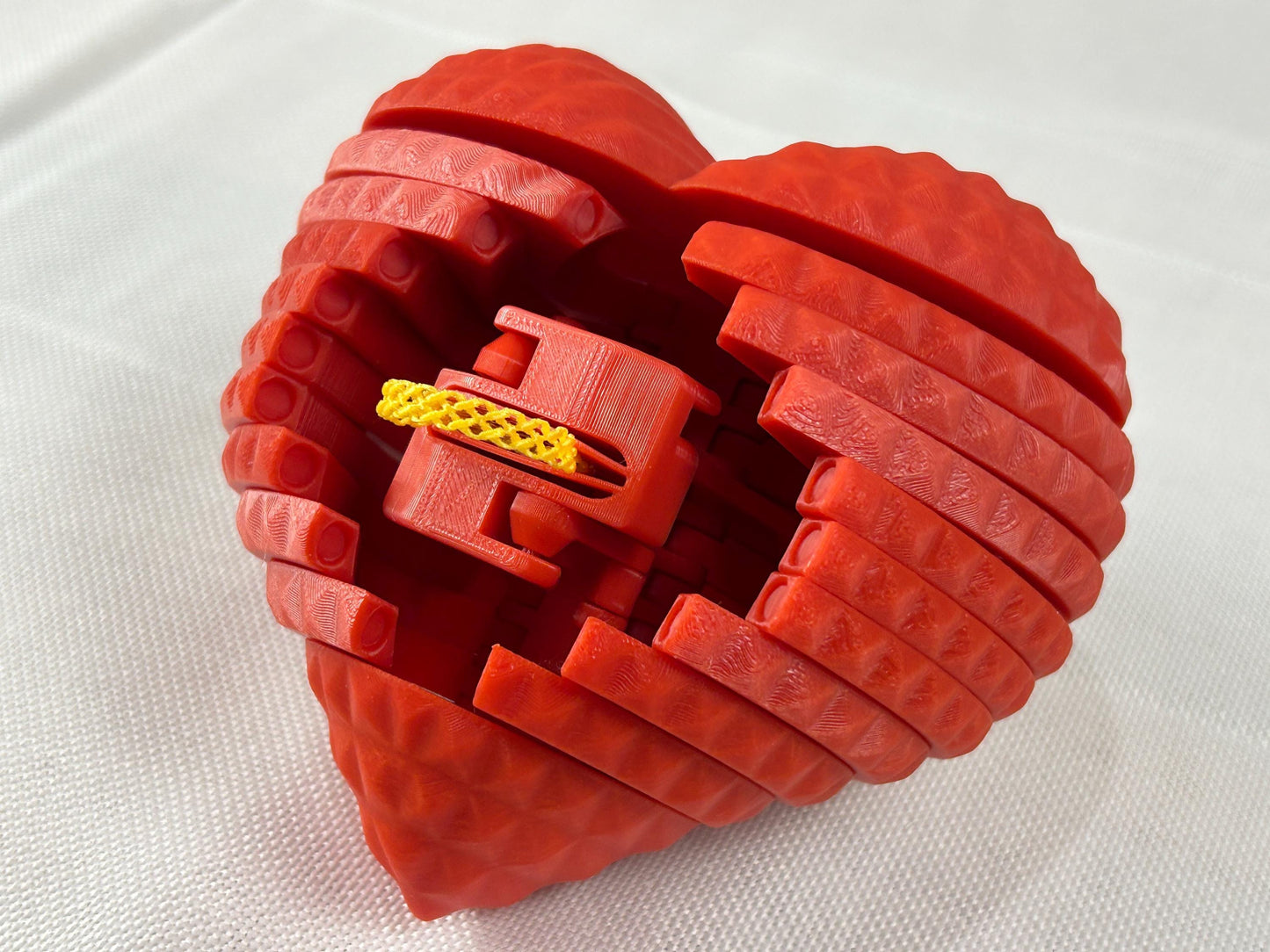 Extravagantes Ringetui, rot, aus PLA – Ein Symbol der ewigen Liebe, Ringbox,