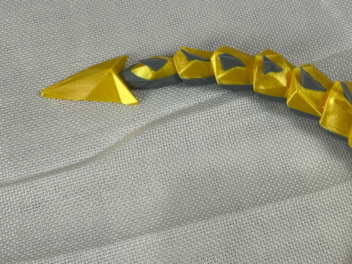 Sonnenfalterdrache, beweglich, gelb-grau, majestätisches Drache aus PLA, mittelalterliches Fabelwesen, Drachenfigur, Geschenkidee Fantasy