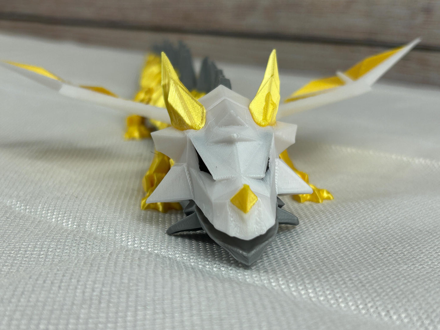 Sonnenfalterdrache, beweglich, gelb-grau, majestätisches Drache aus PLA, mittelalterliches Fabelwesen, Drachenfigur, Geschenkidee Fantasy