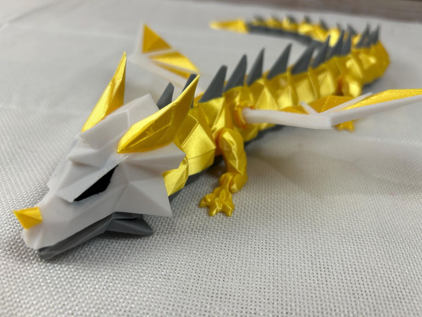 Sonnenfalterdrache, beweglich, gelb-grau, majestätisches Drache aus PLA, mittelalterliches Fabelwesen, Drachenfigur, Geschenkidee Fantasy
