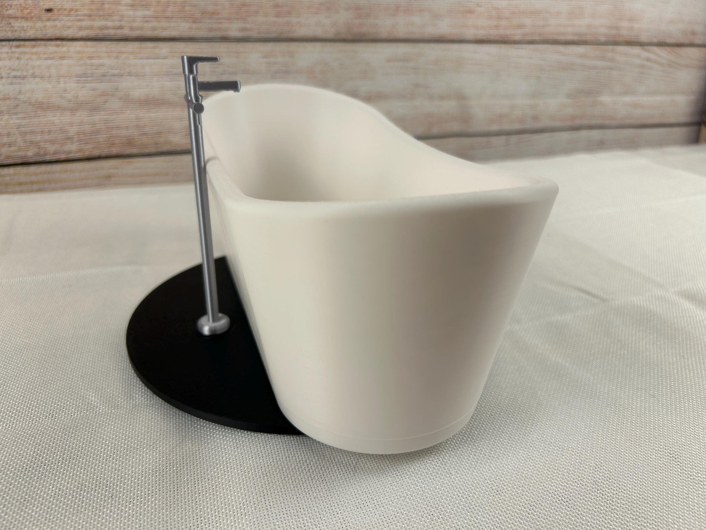 Freistehende Miniatur-Badewanne 1:6 – Perfekt für Puppenhäuser und Dioramen