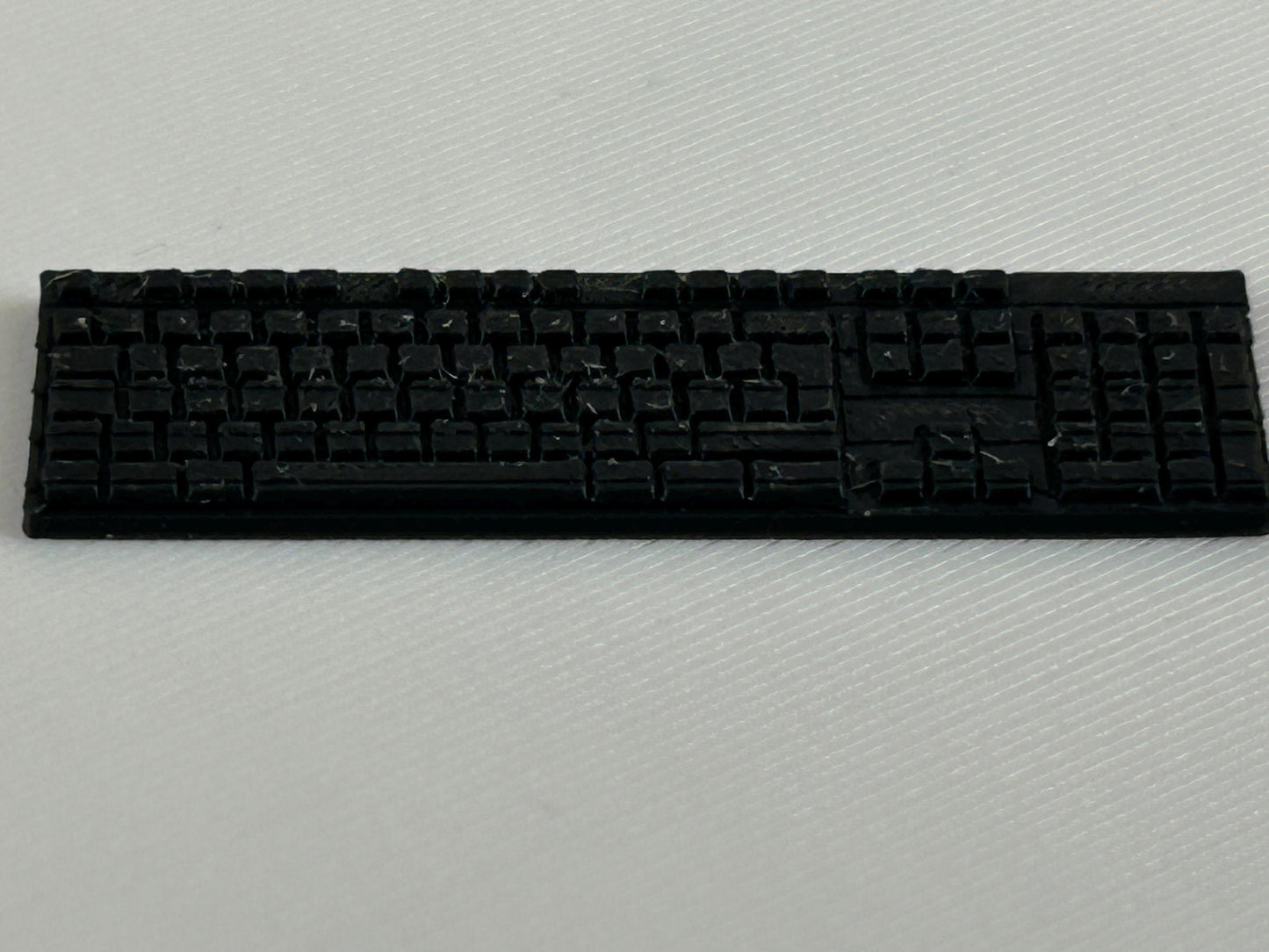 Miniatur-Tastatur 1:12 – Puppenhaus Miniatur Zubehör – Winziges Computer-Keyboard für Dioramen & Sammler