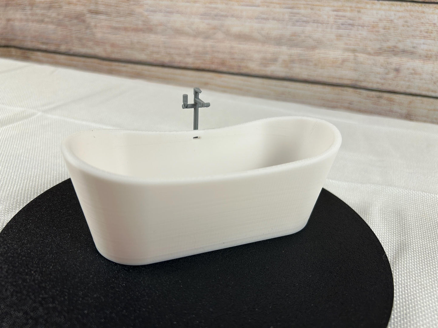 Freistehende Miniatur-Badewanne 1:12 – Perfekt für Puppenhäuser und Dioramen
