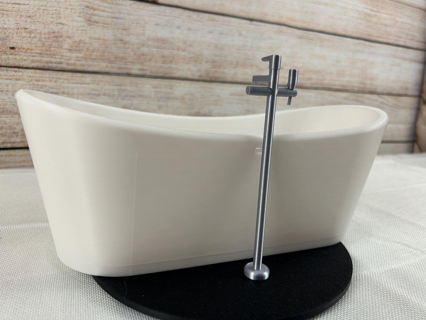 Freistehende Miniatur-Badewanne 1:6 – Perfekt für Puppenhäuser und Dioramen