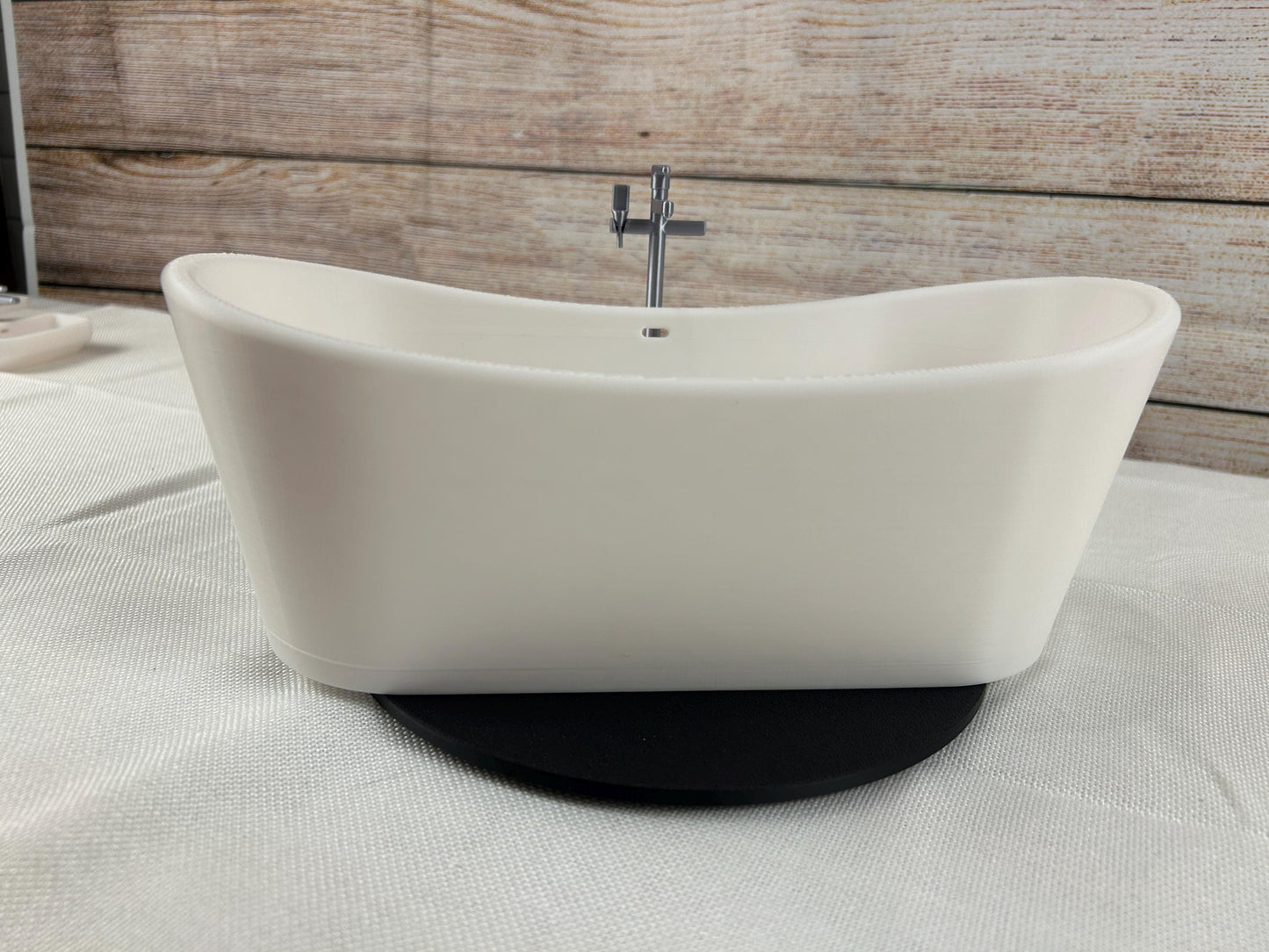 Freistehende Miniatur-Badewanne 1:6 – Perfekt für Puppenhäuser und Dioramen