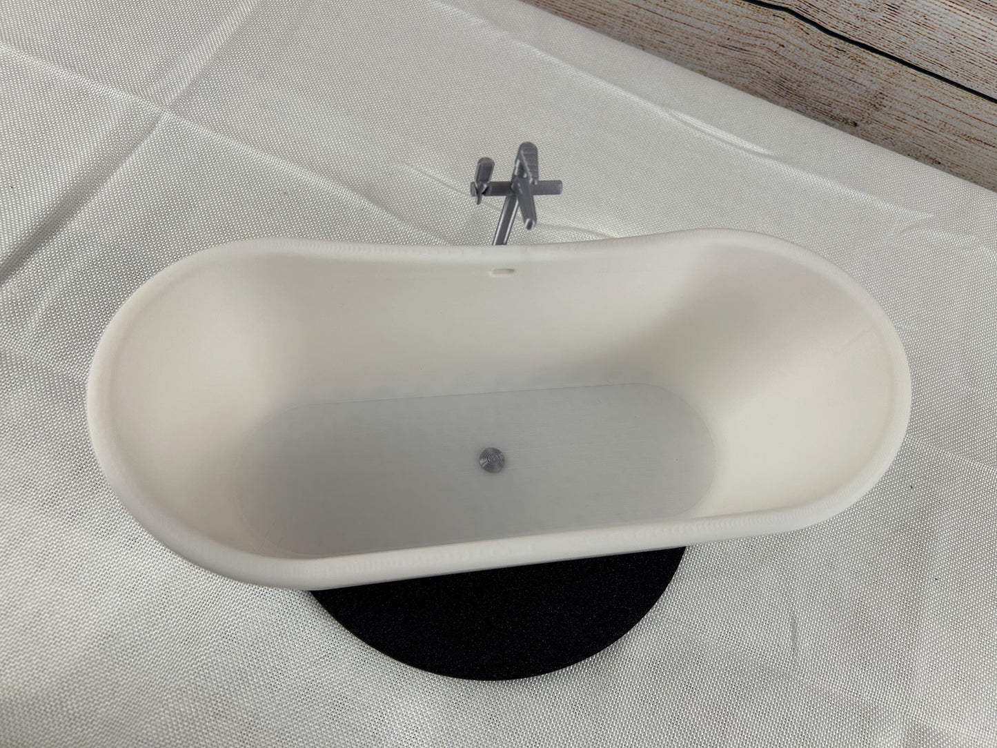 Freistehende Miniatur-Badewanne 1:6 – Perfekt für Puppenhäuser und Dioramen