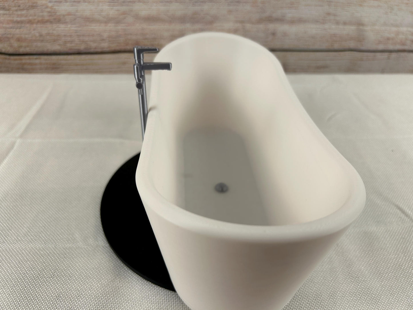 Freistehende Miniatur-Badewanne 1:6 – Perfekt für Puppenhäuser und Dioramen
